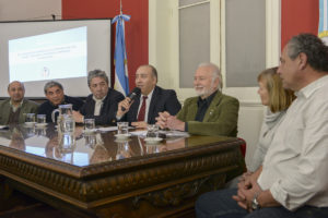 El senador provincial Gustavo Arenas (FPV-PJ) detalla los avales que recibió el proyecto de ley de su autoría para declarar la emergencia económica de las pymes de Mendoza.